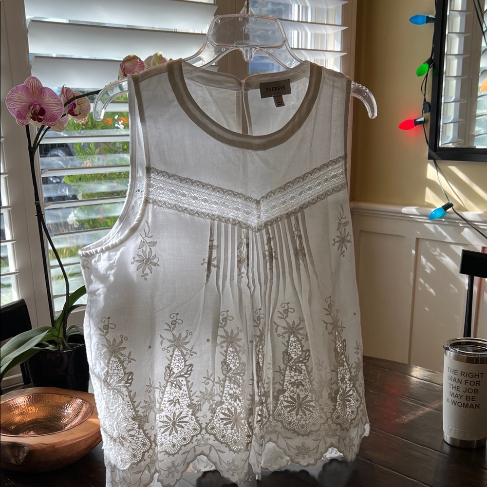 Evereve sleeveless embroidered top, brand new